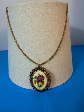 Vintage Floral Cameo Pendant Necklace in Gold-Tone